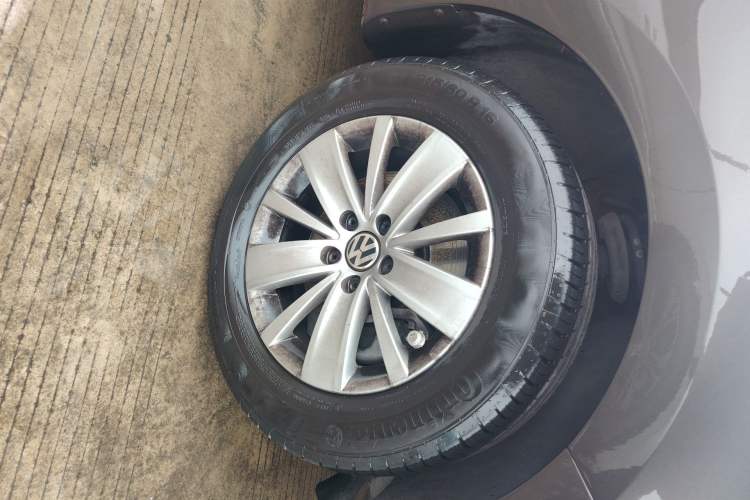 Used Volkswagen Sharan 2014 2.0 TSI Standard Model Right Front Wheel Hub