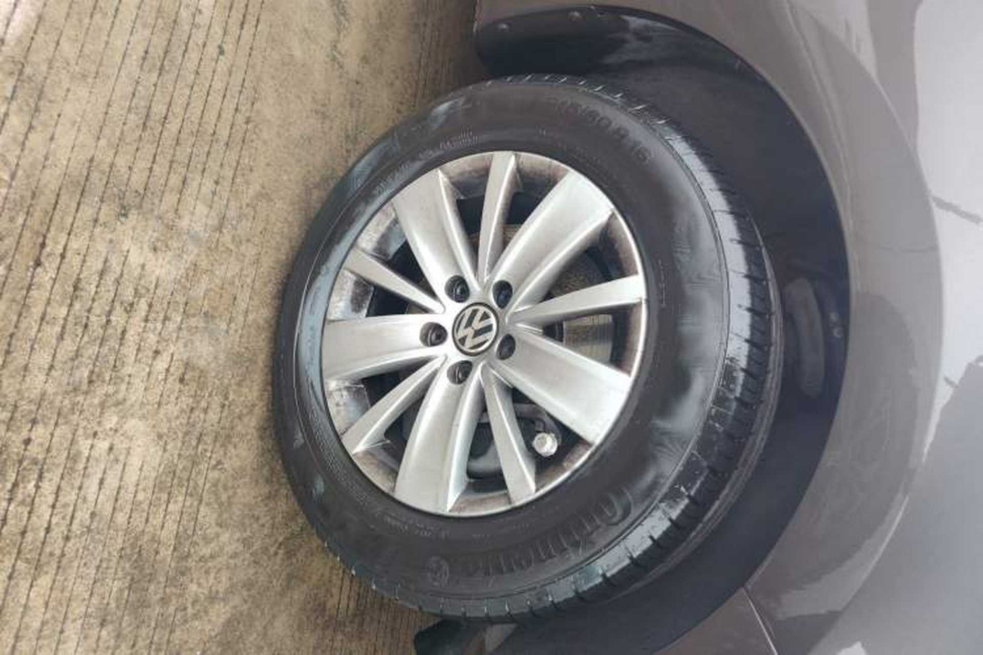 Used Volkswagen Sharan 2014 2.0 TSI Standard Model Right Front Wheel Hub