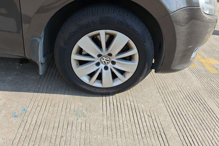 Used Volkswagen Sharan 2014 2.0 TSI Standard Model Right Front Wheel Hub