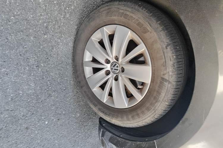 Used Volkswagen Sharan 2014 2.0 TSI Standard Model Right Front Wheel Hub