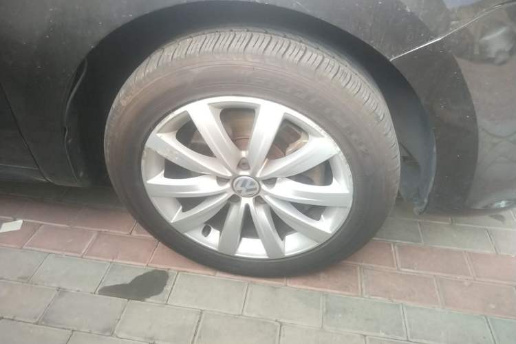 Used Volkswagen Sharan 2014 2.0 TSI Luxury Model Right Front Wheel Hub