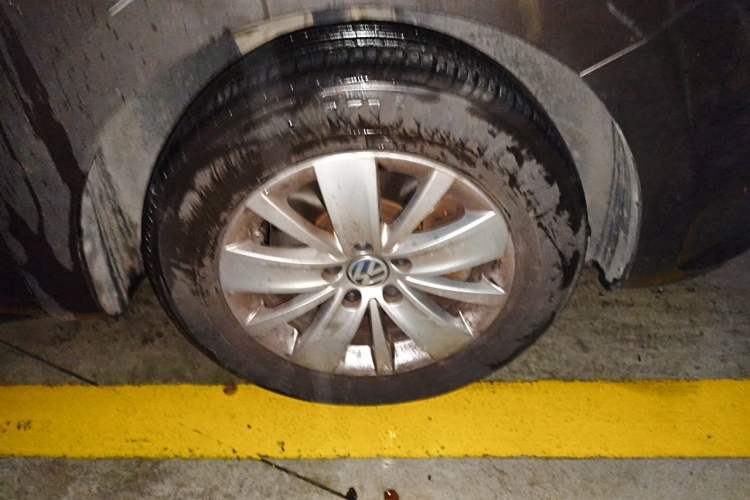 Used Volkswagen Sharan 2014 2.0 TSI Standard Model Right Front Wheel Hub