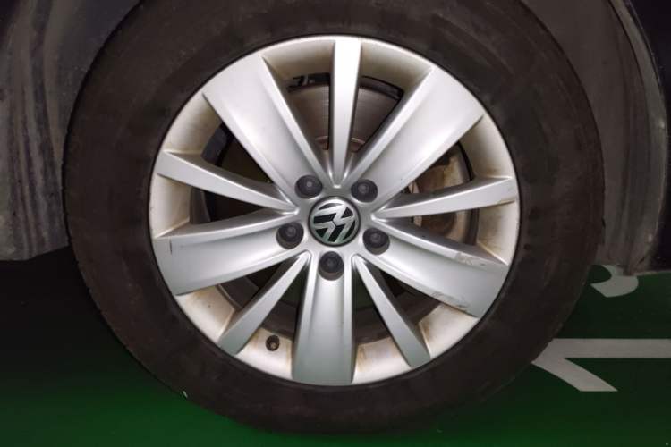 Used Volkswagen Sharan 2014 2.0 TSI Standard Model Right Front Wheel Hub