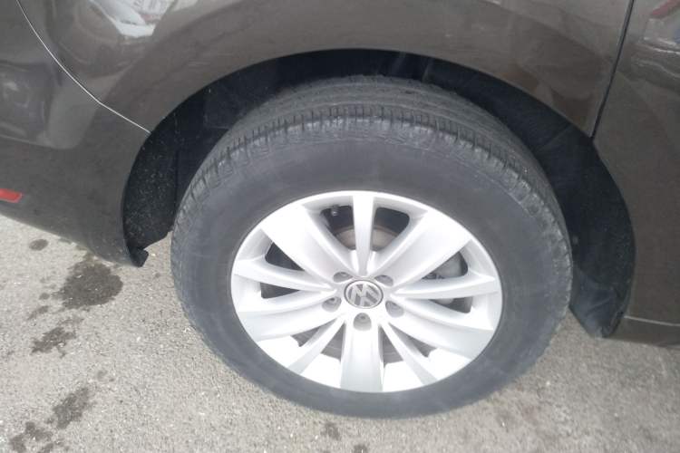 Used Volkswagen Sharan 2014 2.0 TSI Standard Model Right Rear Wheel Hub