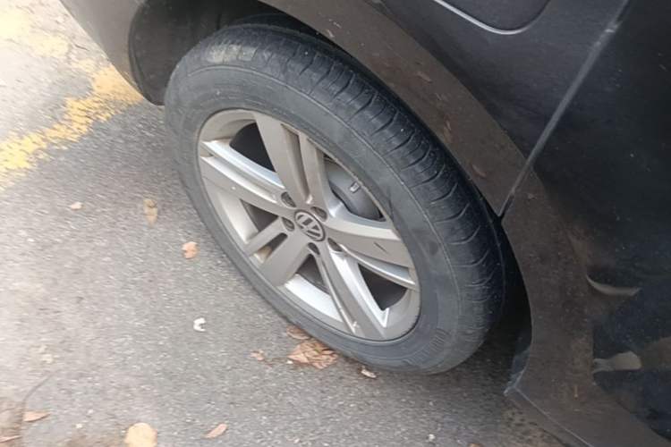 Used Volkswagen Sharan 2014 2.0 TSI Comfort Model Right Rear Wheel Hub