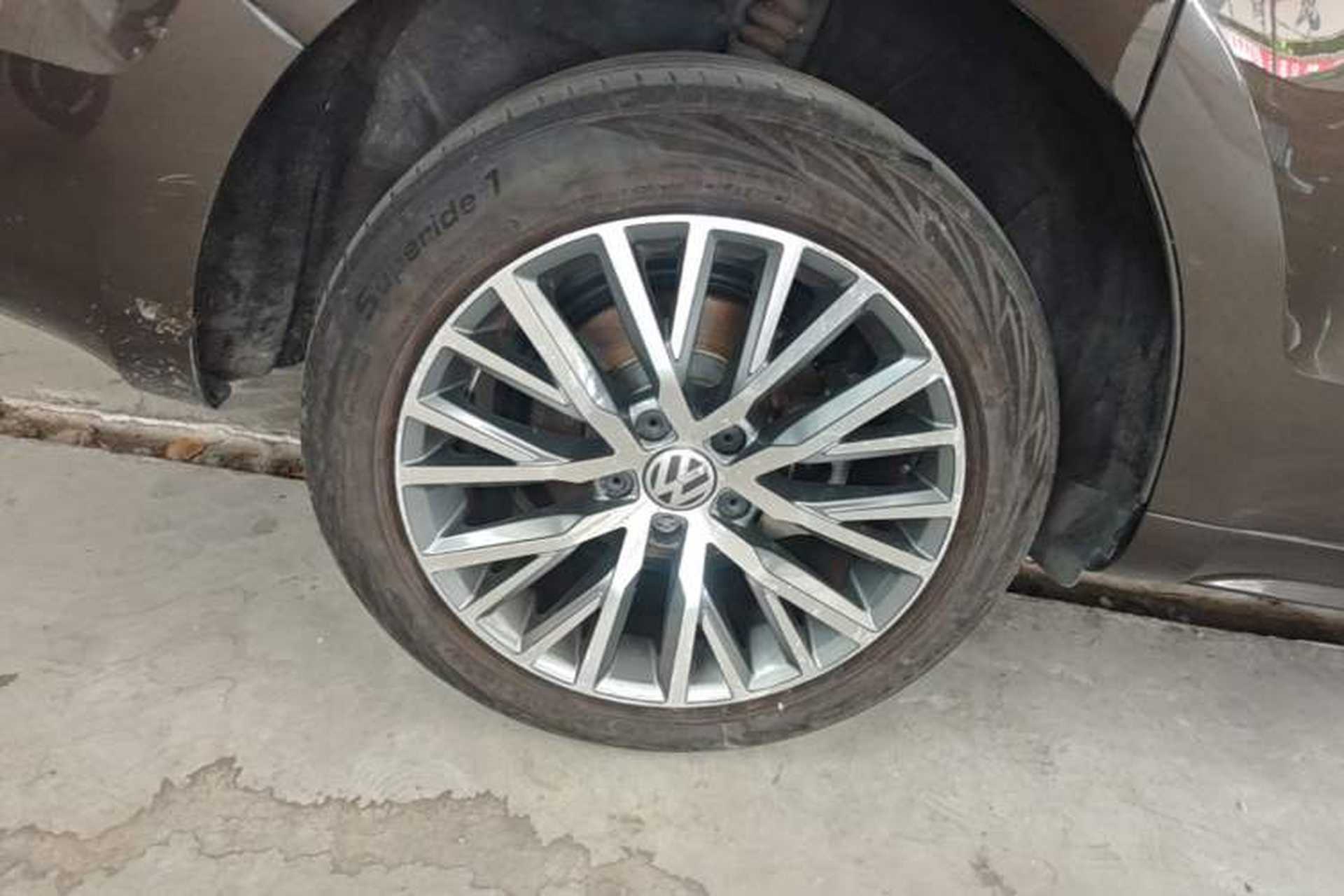 Used Volkswagen Sharan 2014 2.0 TSI Standard Model Right Rear Wheel Hub