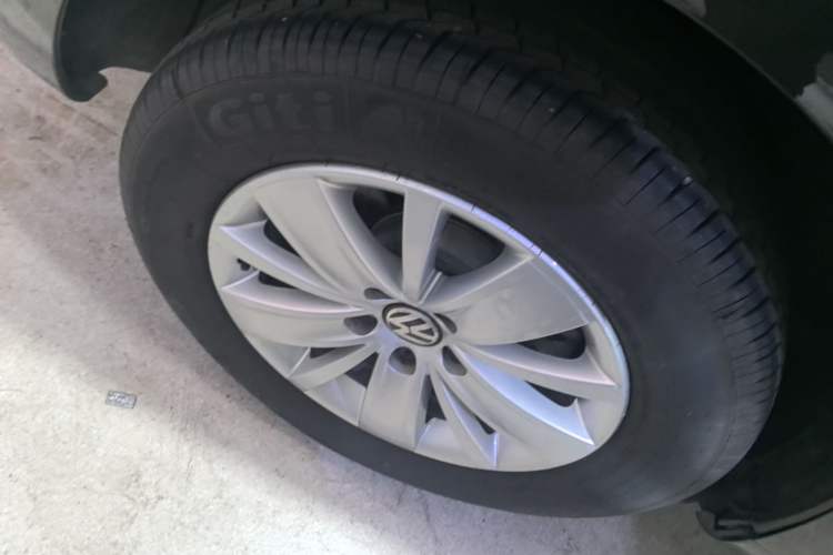 Used Volkswagen Sharan 2014 2.0 TSI Standard Model Right Rear Wheel Hub
