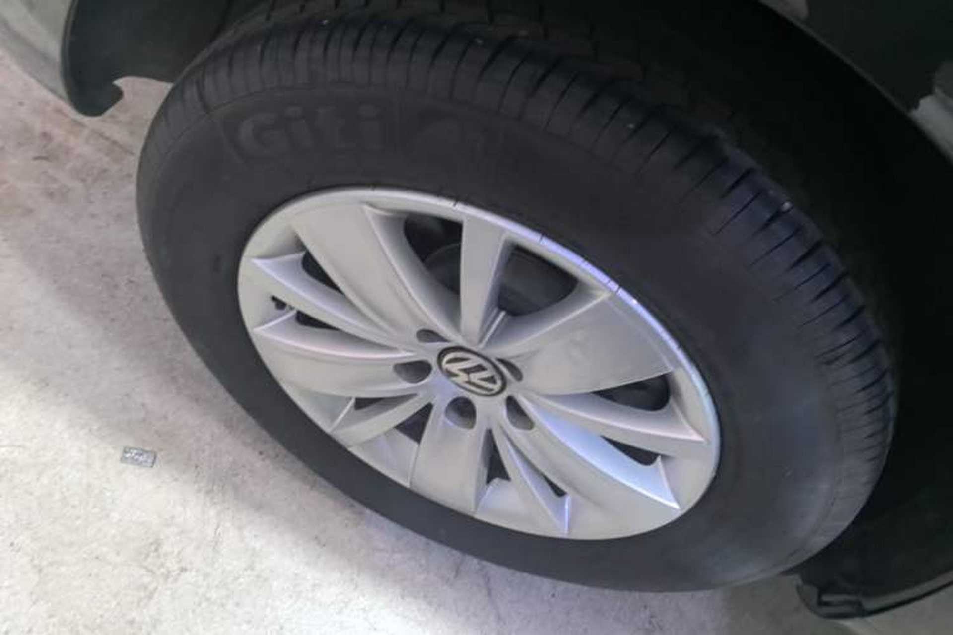 Used Volkswagen Sharan 2014 2.0 TSI Standard Model Right Rear Wheel Hub