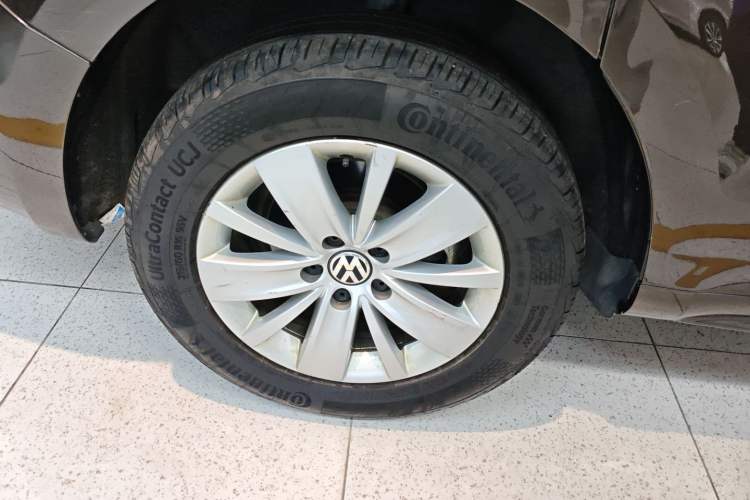 Used Volkswagen Sharan 2014 2.0 TSI Standard Model Right Rear Wheel Hub