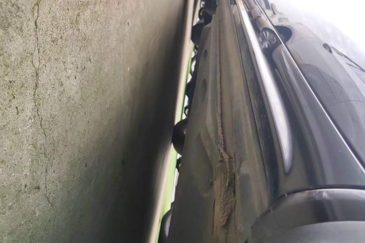 Used Volkswagen Sharan 2014 2.0 TSI Standard Model Right Side Sill