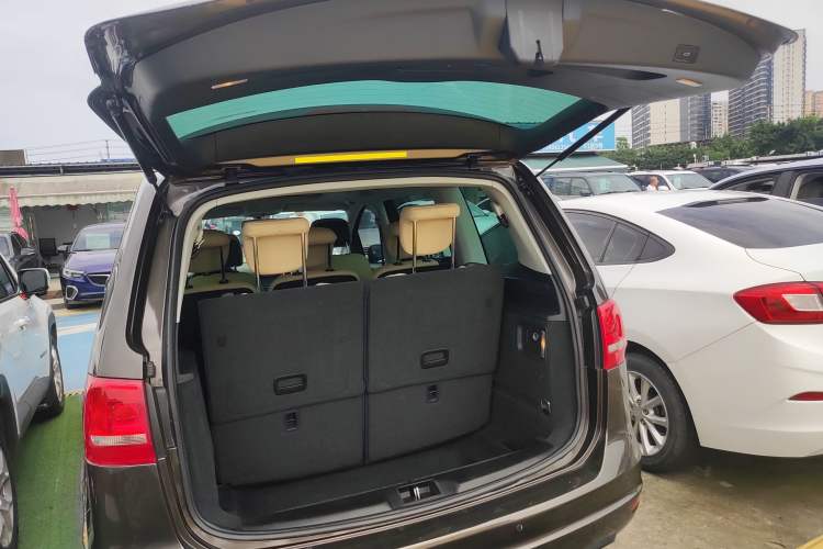 Used Volkswagen Sharan 2014 2.0 TSI Standard Model Trunk