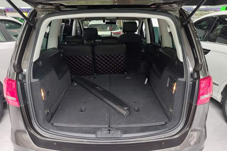 Used Volkswagen Sharan 2014 2.0 TSI Standard Model Trunk