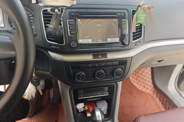 Used Volkswagen Sharan 2014 2.0 TSI Standard Model Audio And AC Panel