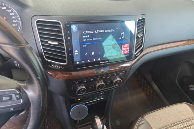 Used Volkswagen Sharan 2014 2.0 TSI Comfort Model Audio And AC Panel