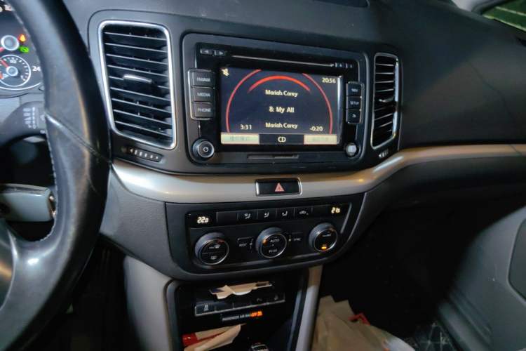 Used Volkswagen Sharan 2014 2.0 TSI Standard Model Audio And AC Panel