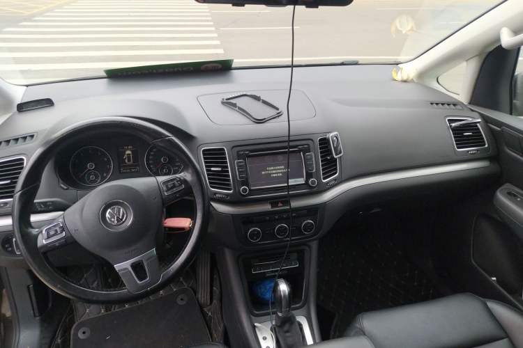 Used Volkswagen Sharan 2014 2.0 TSI Standard Model Center Console