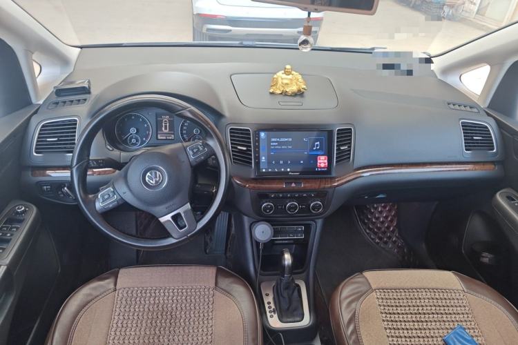 Used Volkswagen Sharan 2014 2.0 TSI Comfort Model Center Console