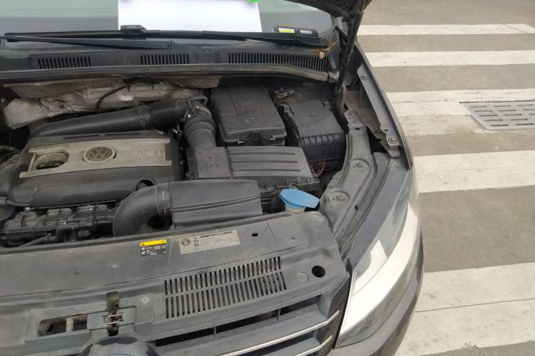 Used Volkswagen Sharan 2014 2.0 TSI Standard Model Engine Bay Left