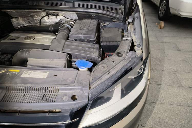 Used Volkswagen Sharan 2014 2.0 TSI Standard Model Engine Bay Left