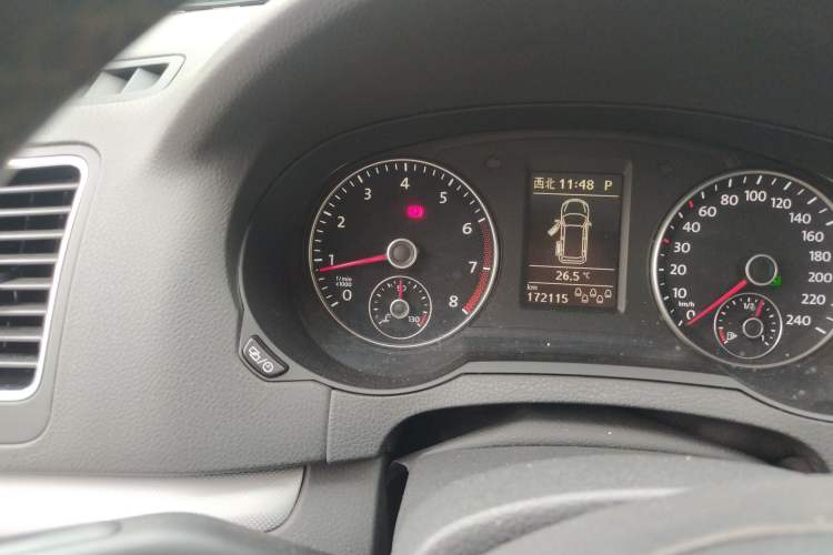 Used Volkswagen Sharan 2014 2.0 TSI Standard Model Odometer Close Up