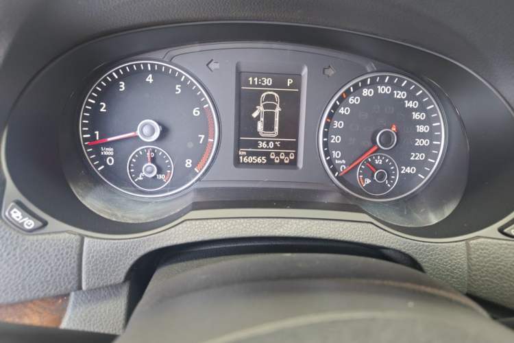 Used Volkswagen Sharan 2014 2.0 TSI Comfort Model Odometer Close Up