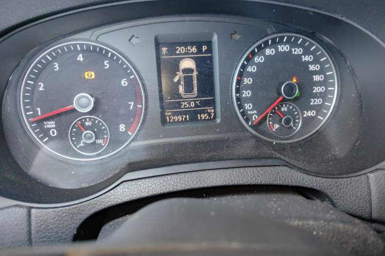 Used Volkswagen Sharan 2014 2.0 TSI Standard Model Odometer Close Up