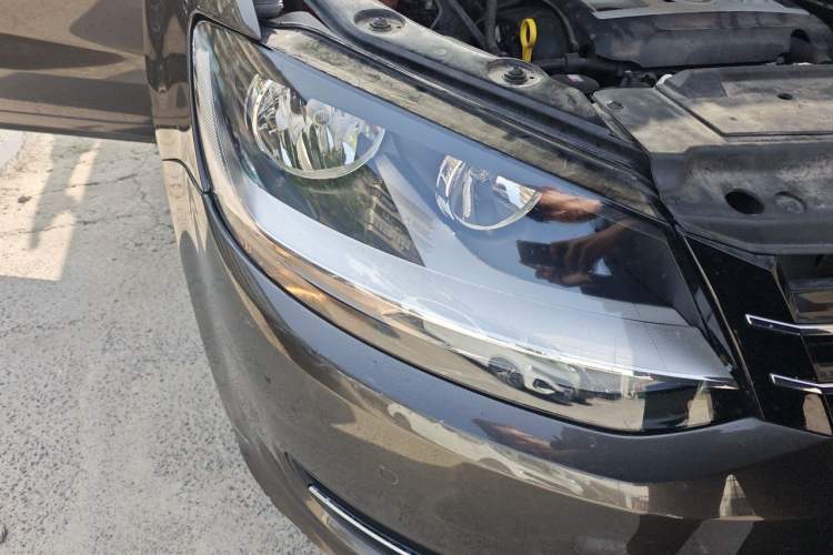 Used Volkswagen Sharan 2014 2.0 TSI Standard Model Right Front Headlight