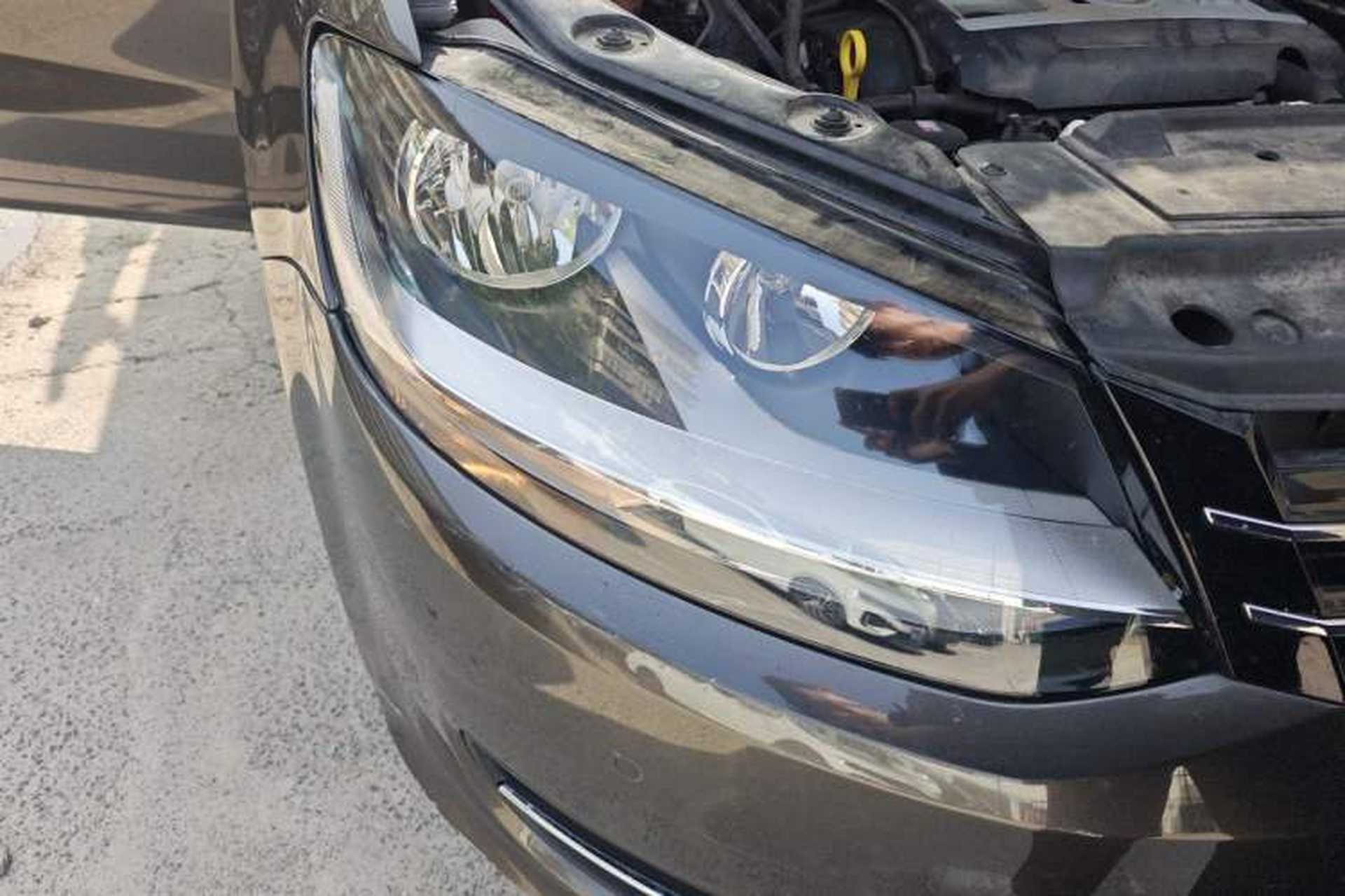 Used Volkswagen Sharan 2014 2.0 TSI Standard Model Right Front Headlight