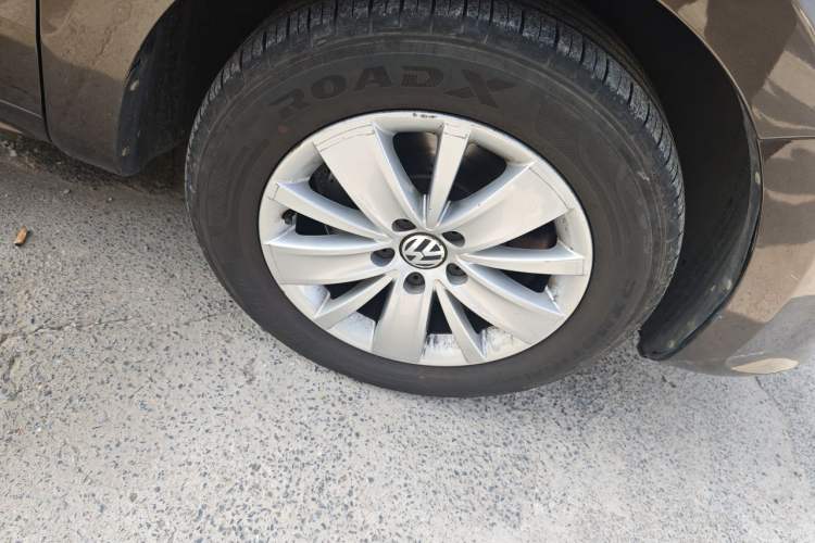 Used Volkswagen Sharan 2014 2.0 TSI Standard Model Right Front Wheel Hub