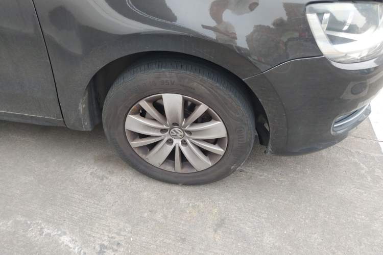 Used Volkswagen Sharan 2014 2.0 TSI Standard Model Right Front Wheel Hub