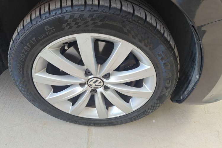Used Volkswagen Sharan 2014 2.0 TSI Comfort Model Right Front Wheel Hub