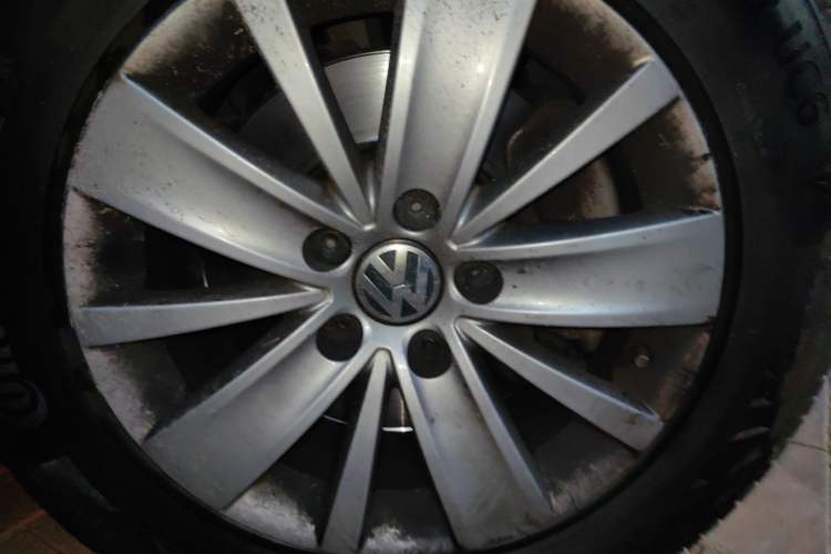 Used Volkswagen Sharan 2014 2.0 TSI Standard Model Right Front Wheel Hub