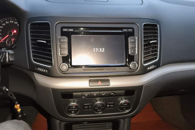 Used Volkswagen Sharan 2014 2.0 TSI Standard Model Audio And AC Panel