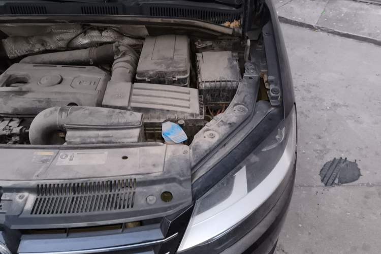 Used Volkswagen Sharan 2014 2.0 TSI Standard Model Engine Bay Left