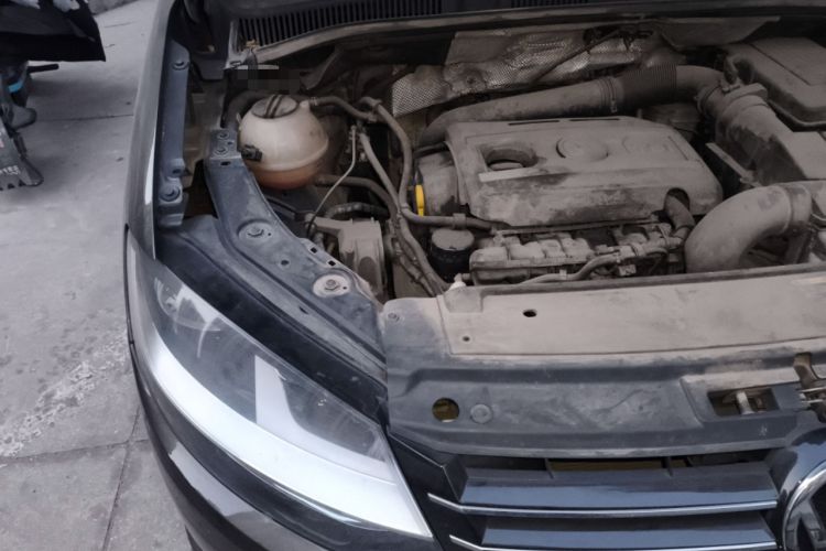 Used Volkswagen Sharan 2014 2.0 TSI Standard Model Engine Bay Right