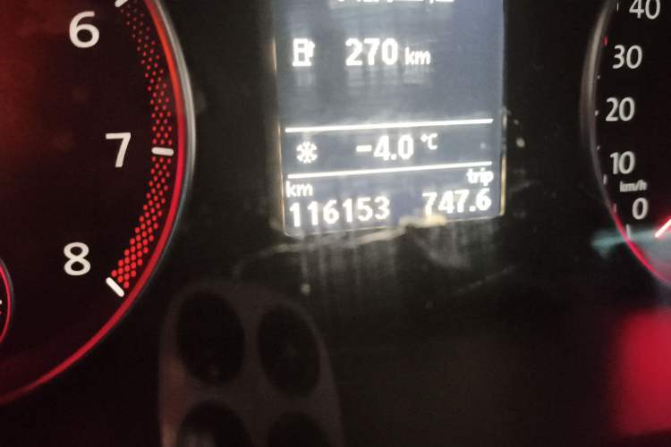 Used Volkswagen Sharan 2014 2.0 TSI Standard Model Odometer Close Up