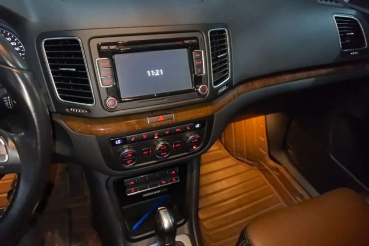 Used Volkswagen Sharan 2014 2.0 TSI Comfort Model Audio And AC Panel