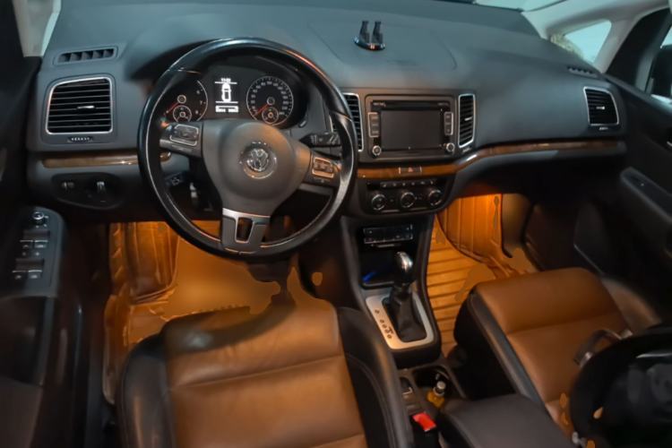 Used Volkswagen Sharan 2014 2.0 TSI Comfort Model Center Console