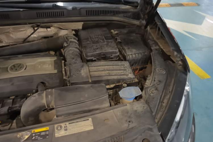 Used Volkswagen Sharan 2014 2.0 TSI Comfort Model Engine Bay Left