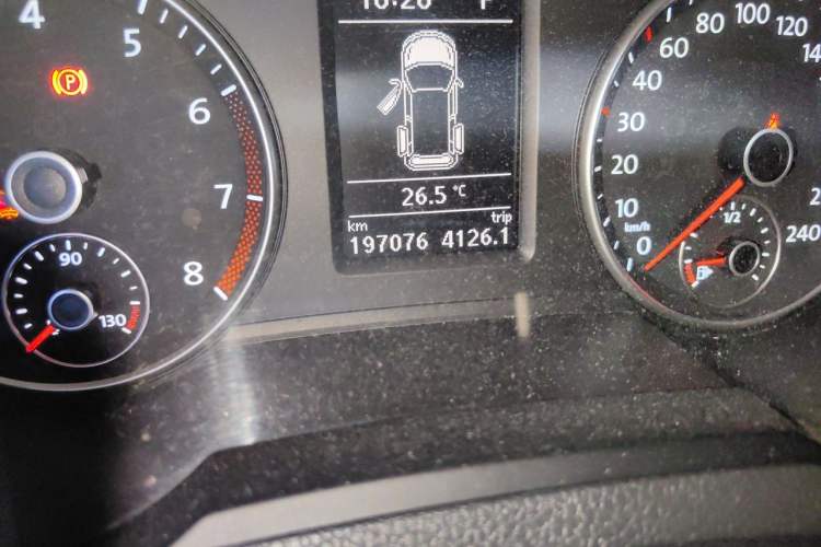 Used Volkswagen Sharan 2014 2.0 TSI Luxury Model Odometer Close Up