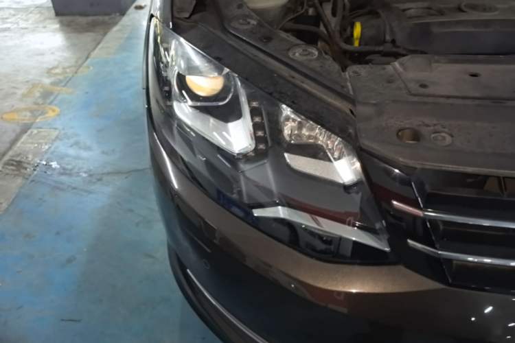 Used Volkswagen Sharan 2014 2.0 TSI Comfort Model Right Front Headlight