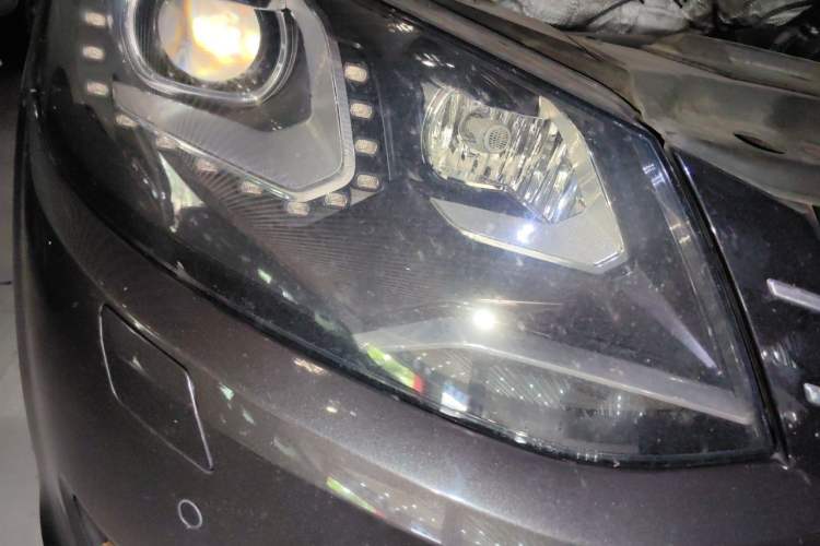 Used Volkswagen Sharan 2014 2.0 TSI Luxury Model Right Front Headlight
