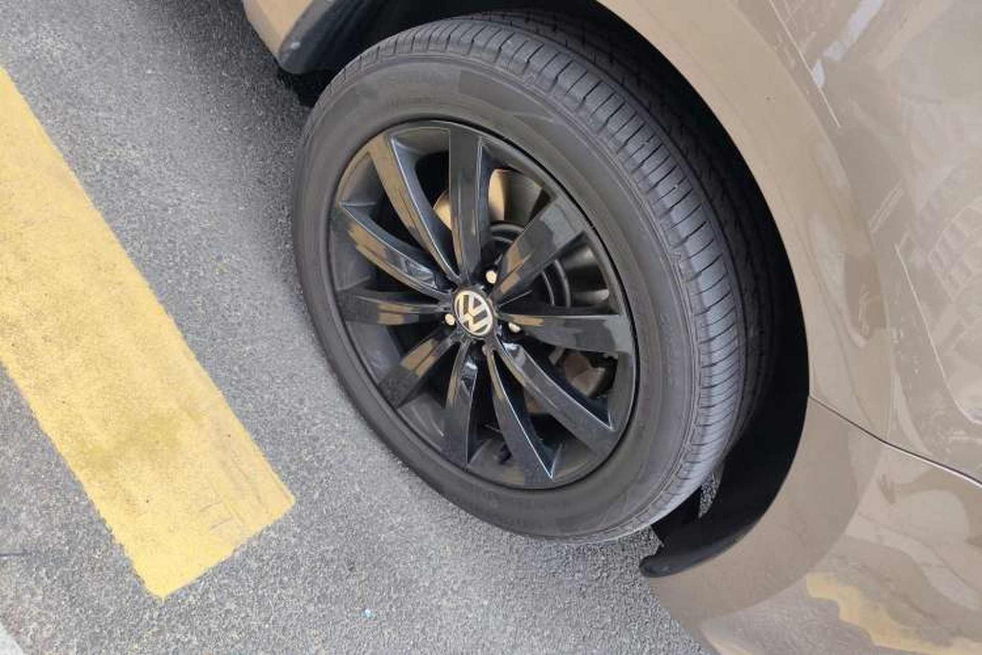 Used Volkswagen Sharan 2014 2.0 TSI Comfort Model Right Front Wheel Hub
