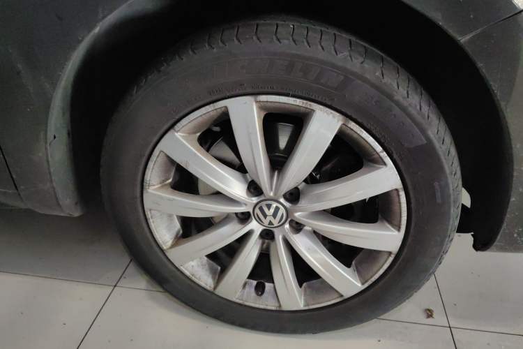 Used Volkswagen Sharan 2014 2.0 TSI Luxury Model Right Front Wheel Hub
