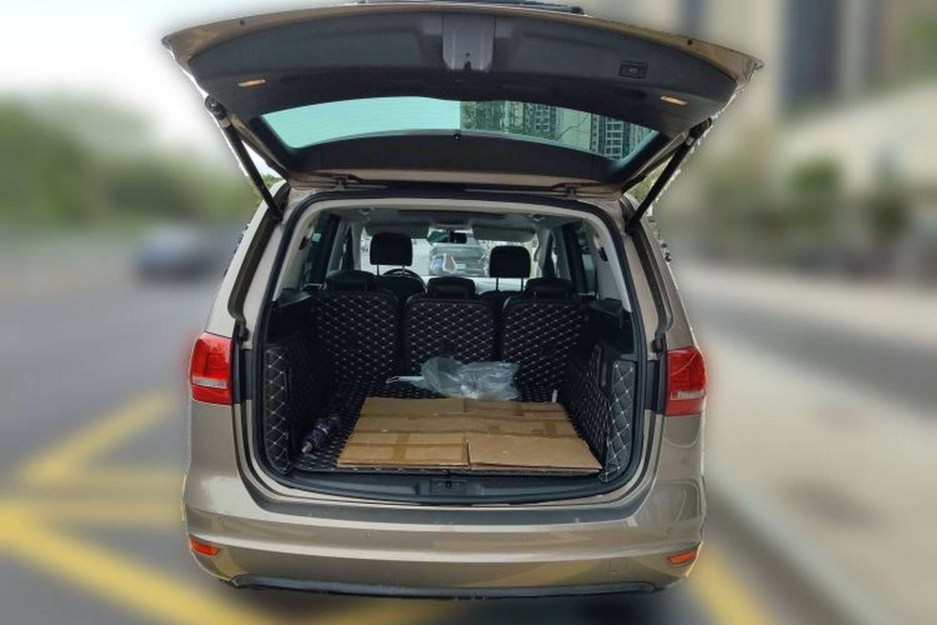 Used Volkswagen Sharan 2014 2.0 TSI Comfort Model Trunk