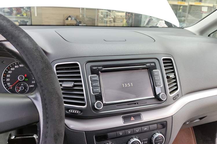 Used Volkswagen Sharan 2014 2.0 TSI Standard Model Audio And AC Panel