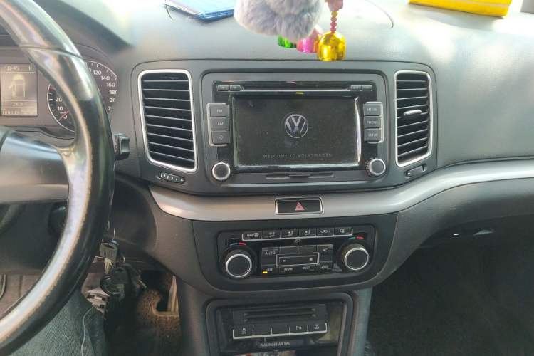 Used Volkswagen Sharan 2014 2.0 TSI Standard Model Audio And AC Panel