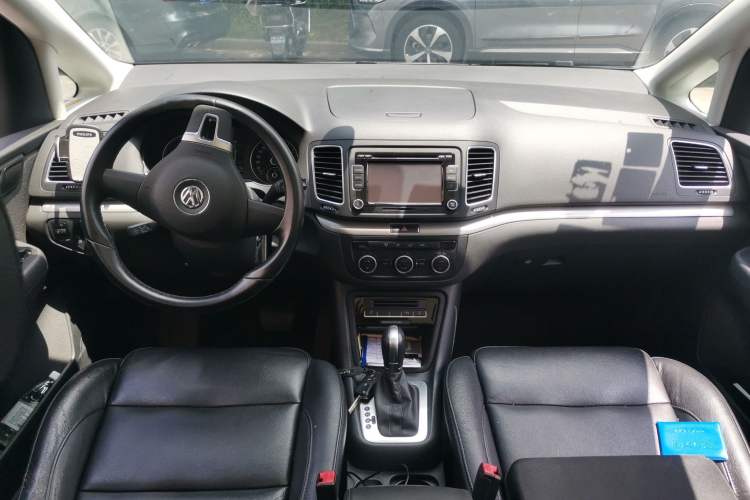 Used Volkswagen Sharan 2014 2.0 TSI Standard Model Center Console