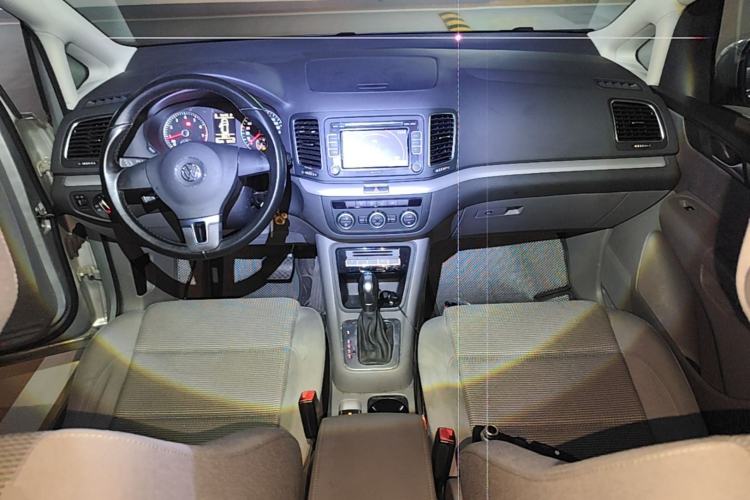 Used Volkswagen Sharan 2014 2.0 TSI Standard Model Center Console
