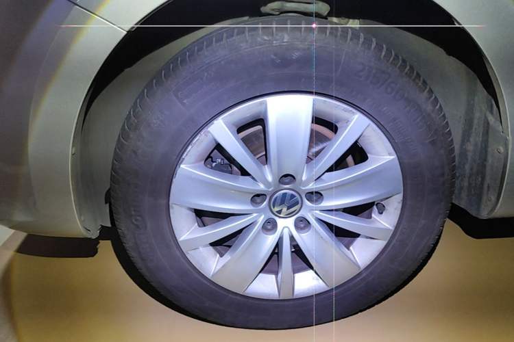 Used Volkswagen Sharan 2014 2.0 TSI Standard Model Left Front Wheel Hub